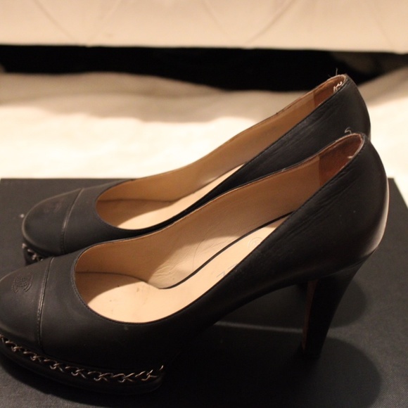 Chanel Classic Platform Pump - Picture 2 of 6